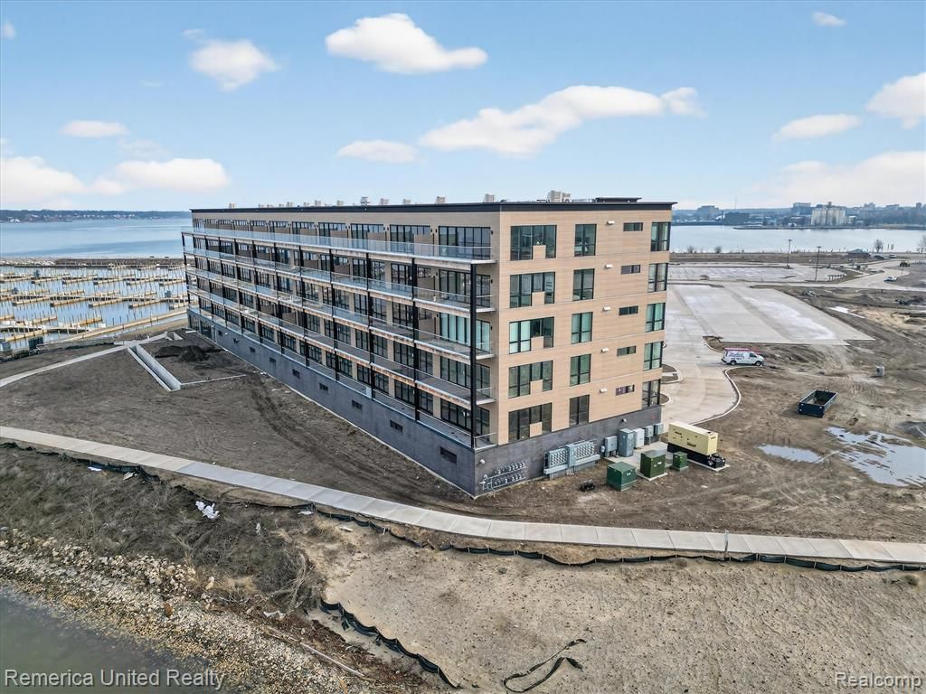 901 Adelaide Circle Muskegon, MI 49441