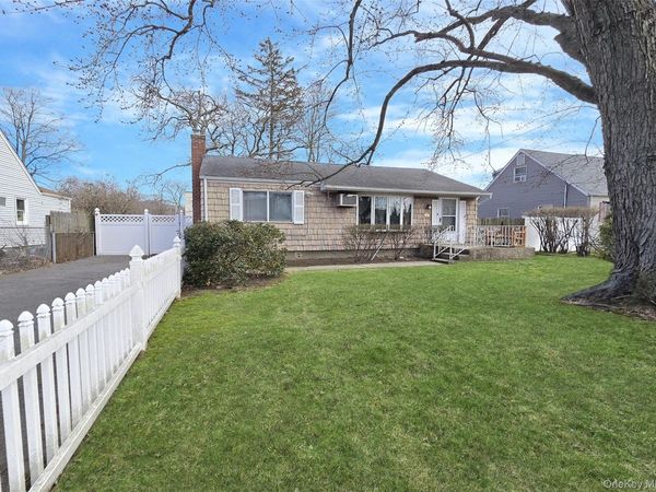 49 Lakewood Avenue , Ronkonkoma, NY 11779