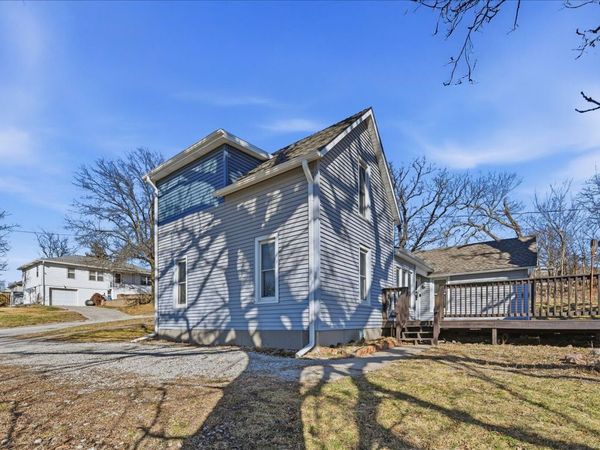 211 MULBERRY Street, OAKLAND, IA 51560
