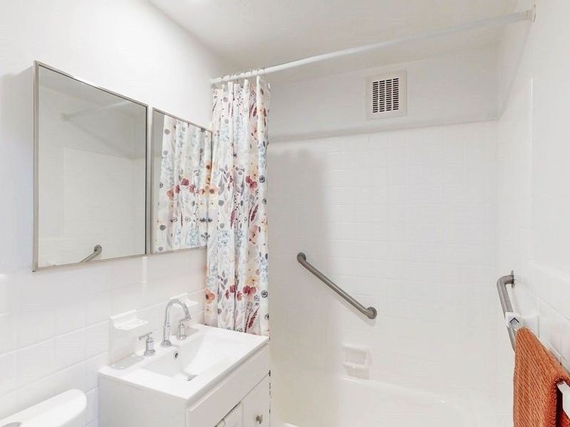 13800 Fairhill Road , Unit 203, Shaker Heights, OH 44120 Photo 21