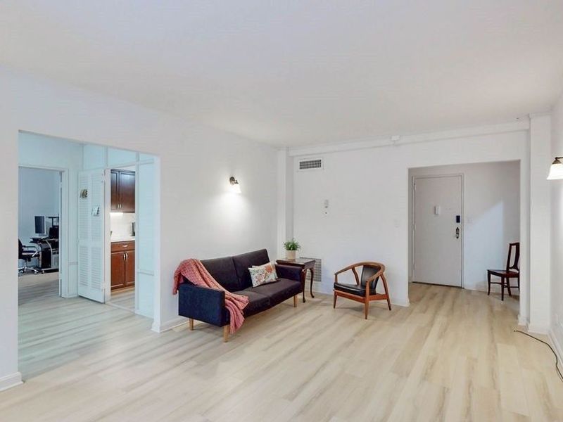 13800 Fairhill Road , Unit 203, Shaker Heights, OH 44120 Photo 4