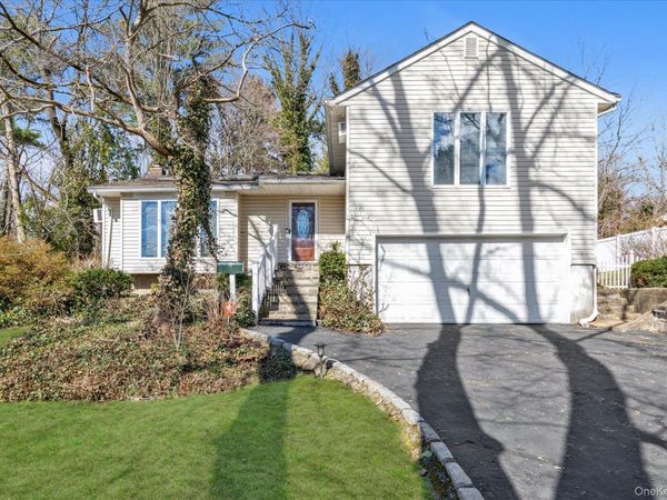 10 Sycamore Road, Glen Cove, NY 11542