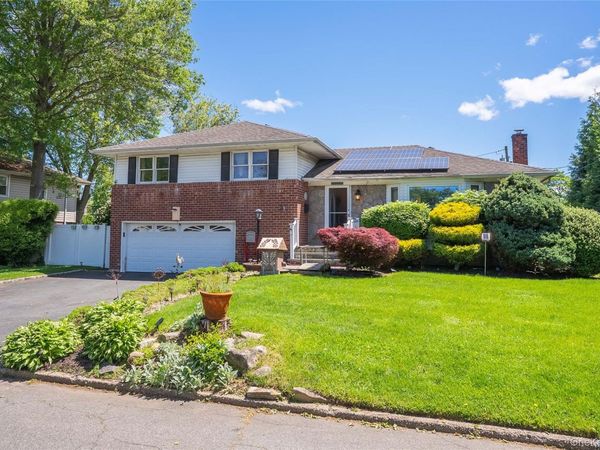 2544 New York Avenue , Huntington, NY 11747