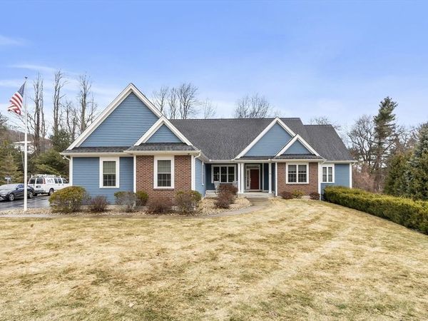 40 Royal Oaks Way, Leominster, MA 01453