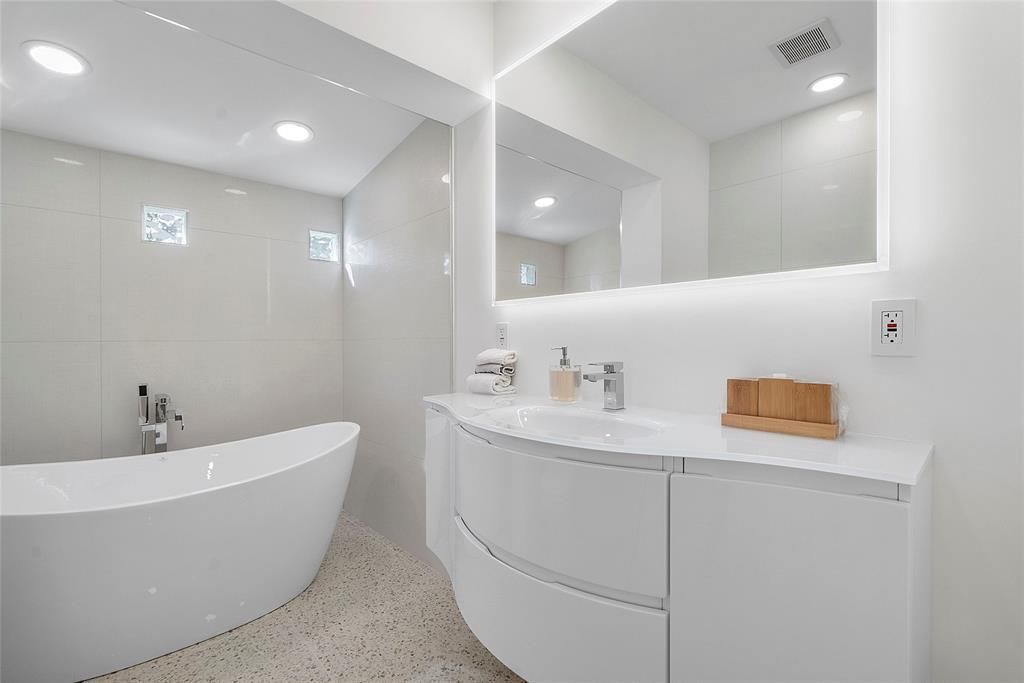 450 N Victoria Park Road, Fort Lauderdale, FL 33301 Photo