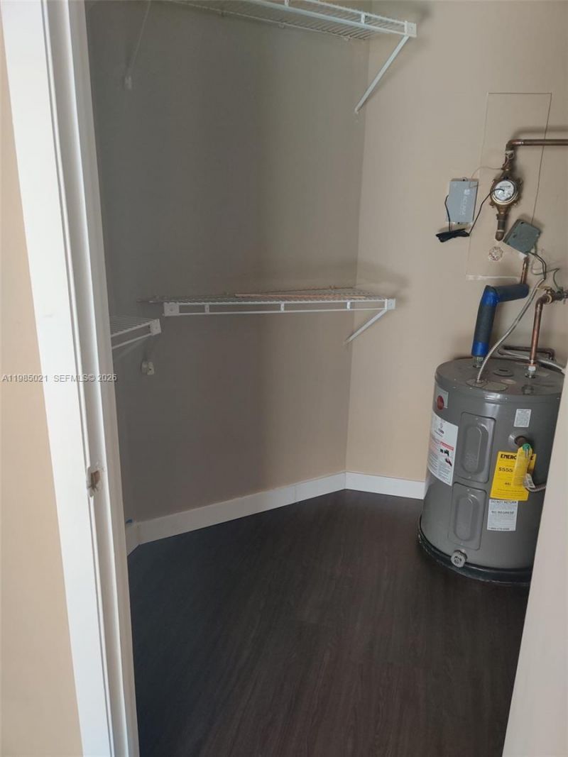8290 Lake Dr, Unit 509, Doral, FL 33166 Photo