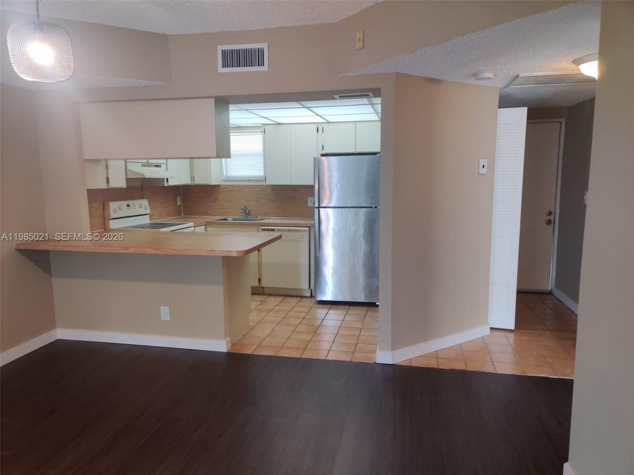 8290 Lake Dr, Unit 509, Doral, FL 33166 Photo