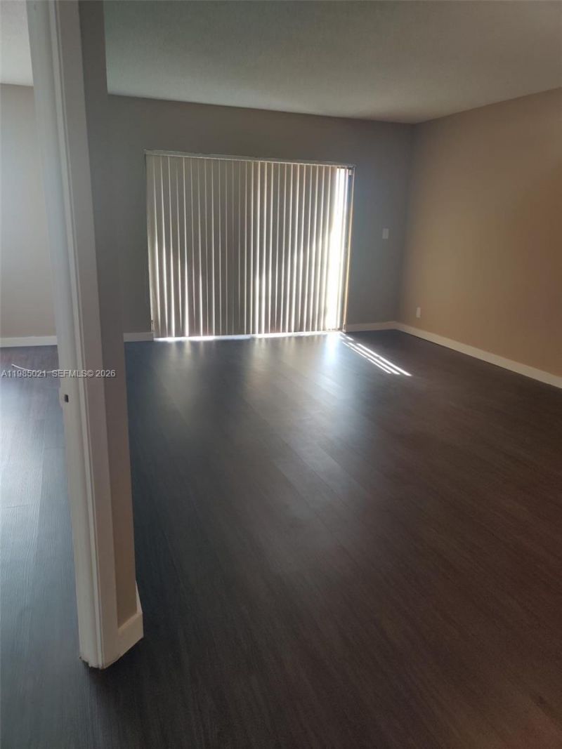 8290 Lake Dr, Unit 509, Doral, FL 33166 Photo