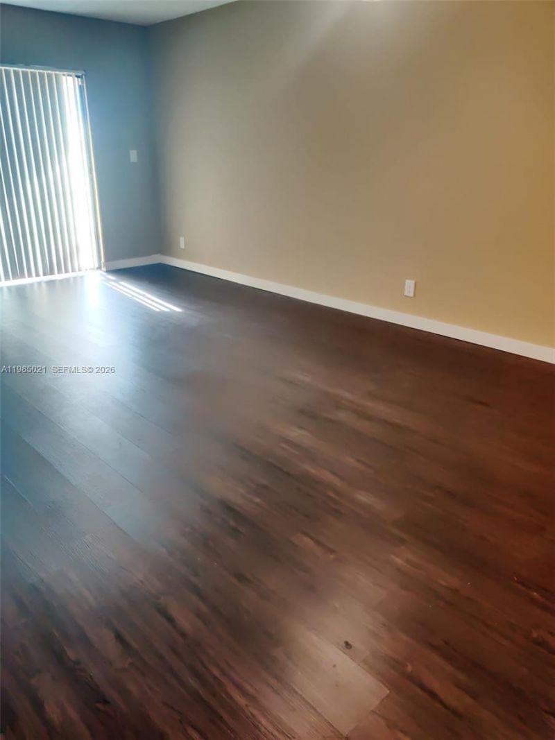 8290 Lake Dr, Unit 509, Doral, FL 33166 Photo