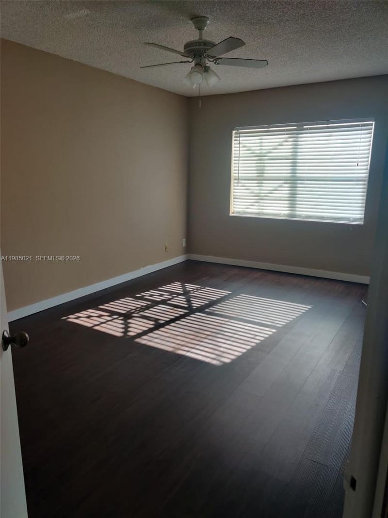 8290 Lake Dr, Unit 509, Doral, FL 33166 Photo
