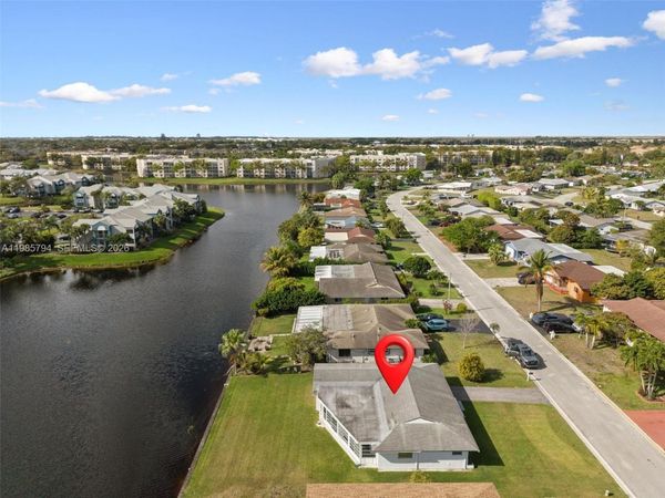 9306 NW 80th St, Tamarac, FL 33321