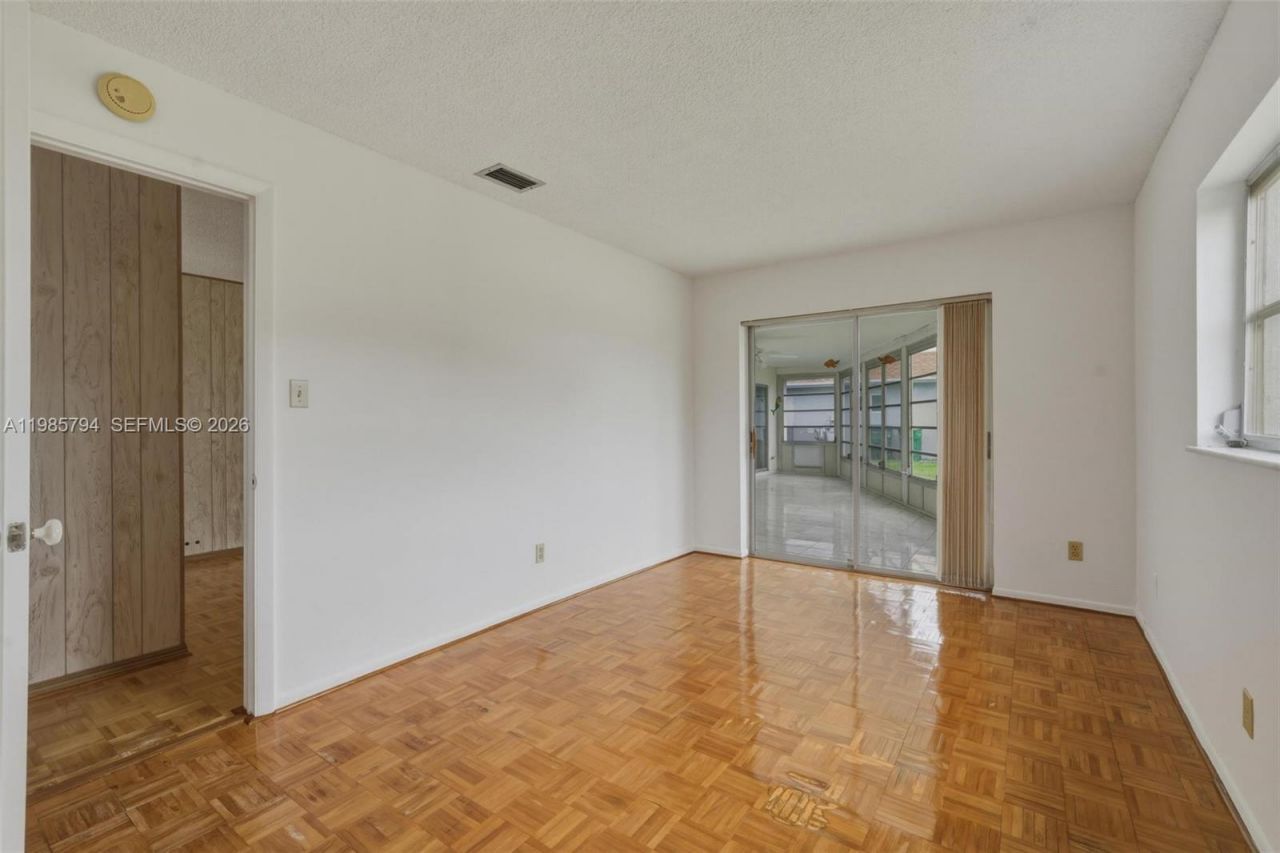 9306 NW 80th St, Tamarac, FL 33321 Photo