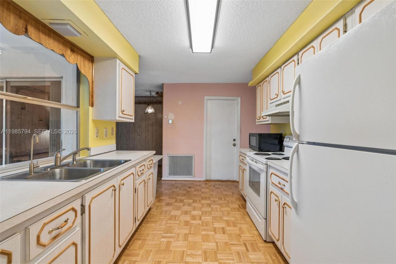 9306 NW 80th St , Tamarac, FL 33321 Photo