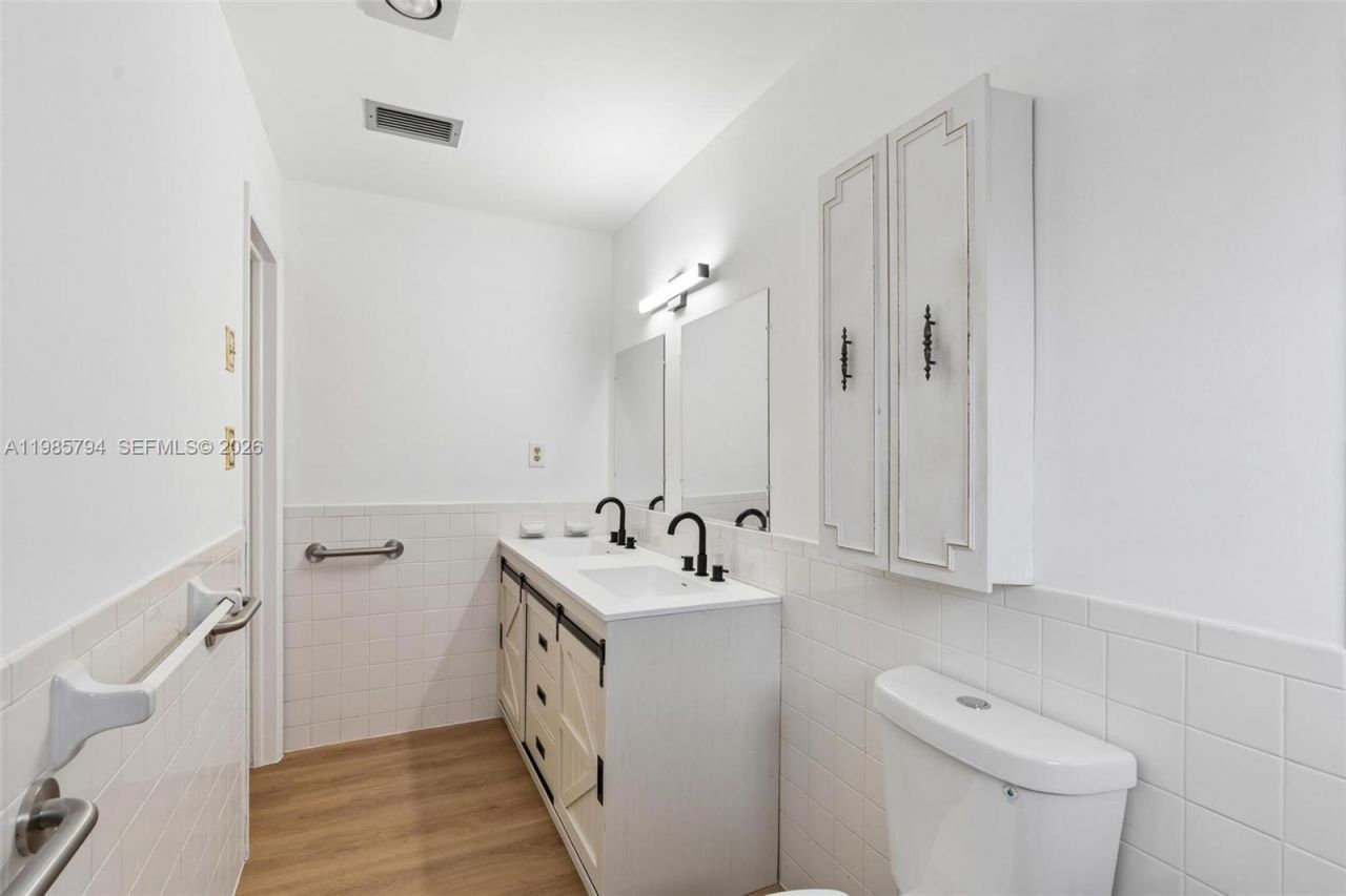 9306 NW 80th St, Tamarac, FL 33321 Photo