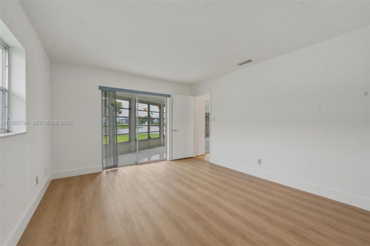 9306 NW 80th St, Tamarac, FL 33321 Photo