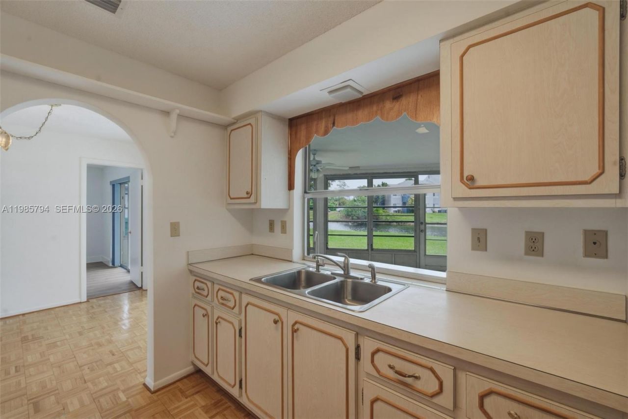 9306 NW 80th St, Tamarac, FL 33321 Photo