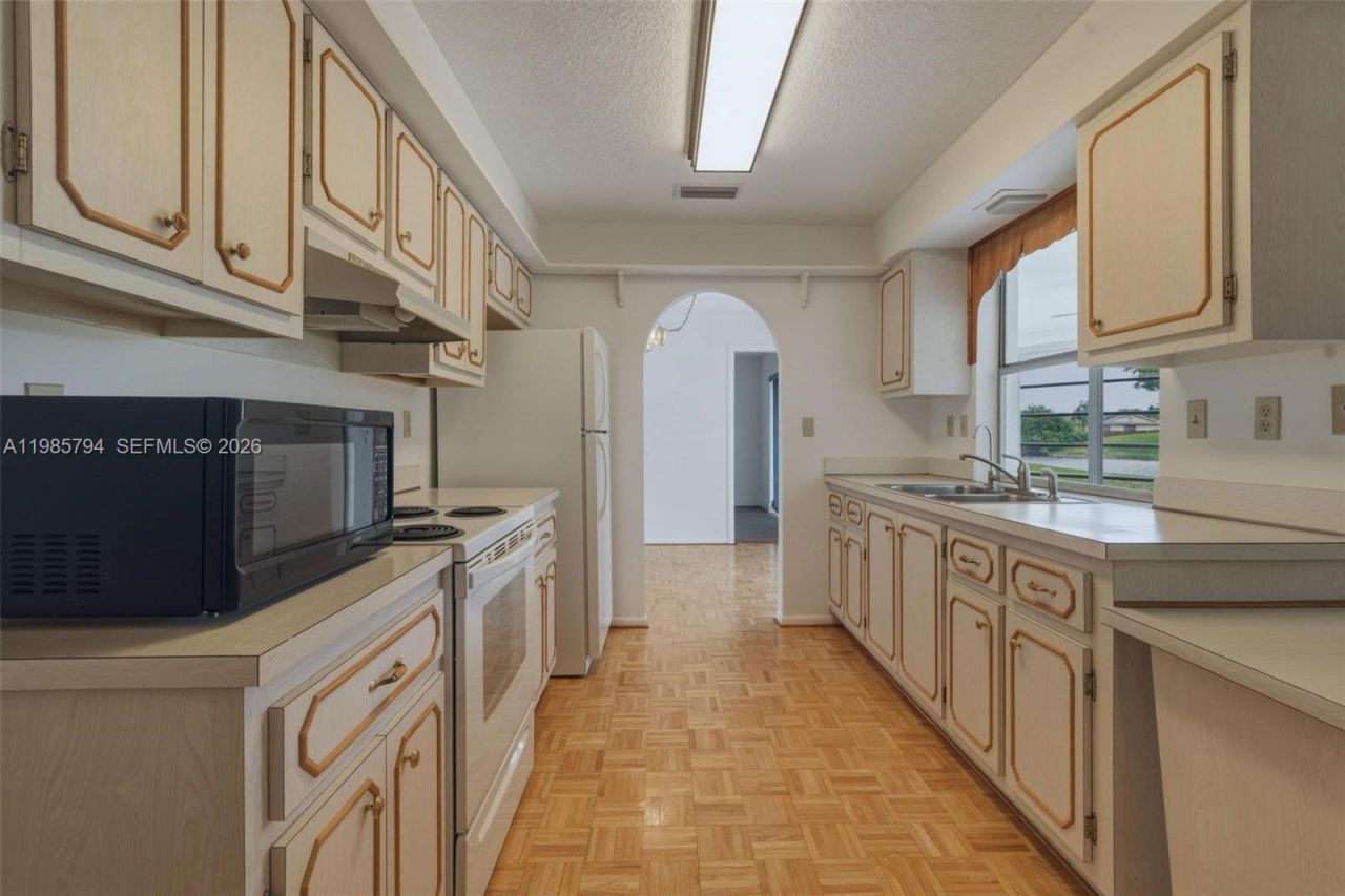 9306 NW 80th St, Tamarac, FL 33321 Photo