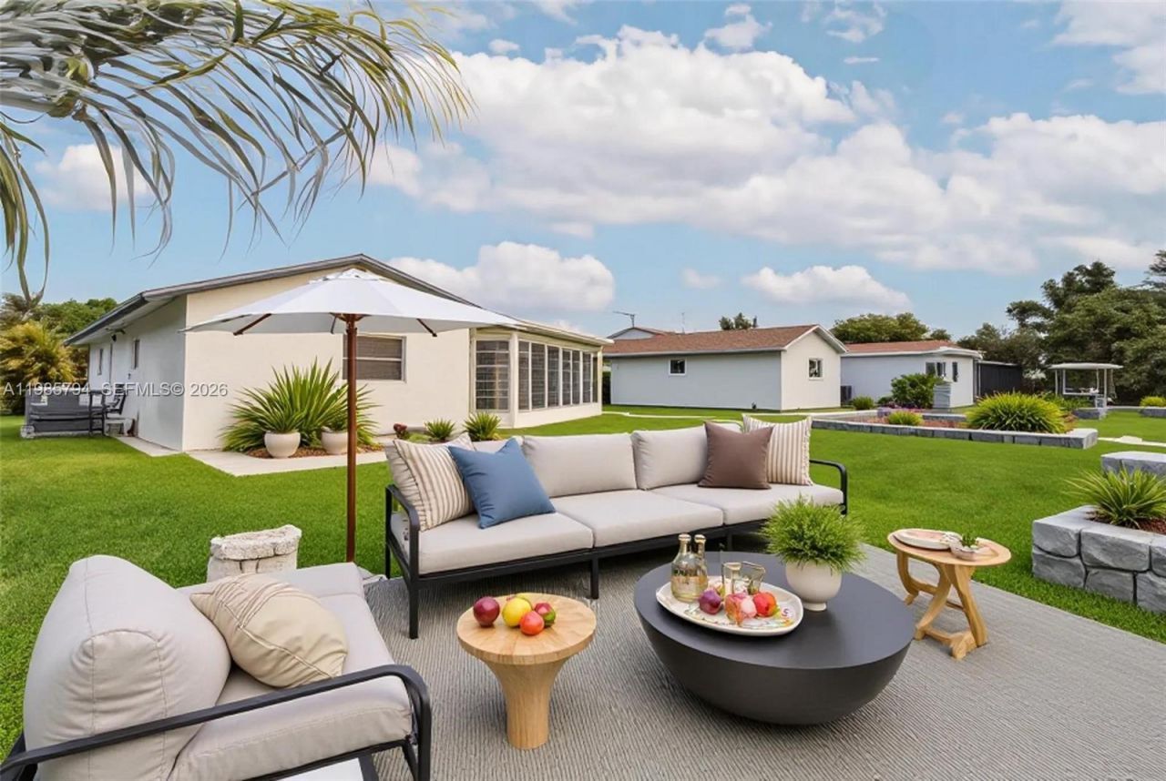 9306 NW 80th St, Tamarac, FL 33321 Photo