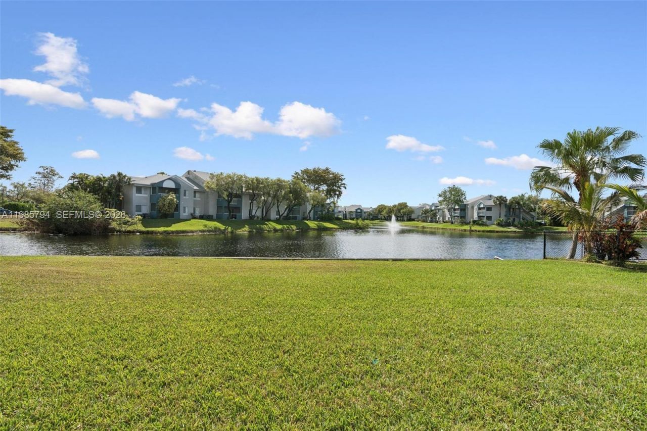 9306 NW 80th St, Tamarac, FL 33321 Photo