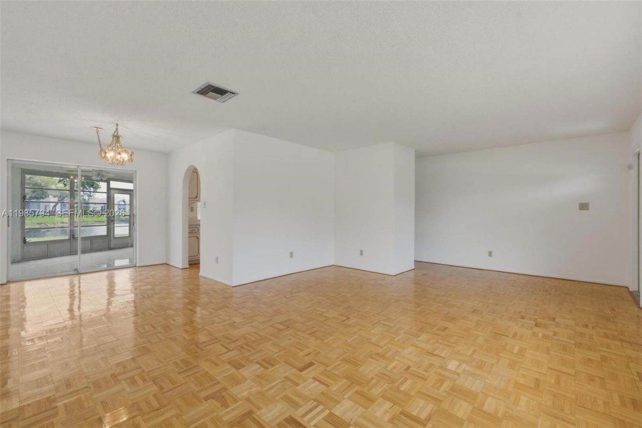 9306 NW 80th St, Tamarac, FL 33321 Photo