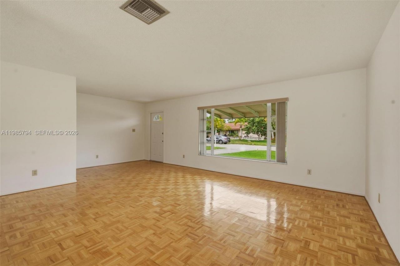 9306 NW 80th St, Tamarac, FL 33321 Photo