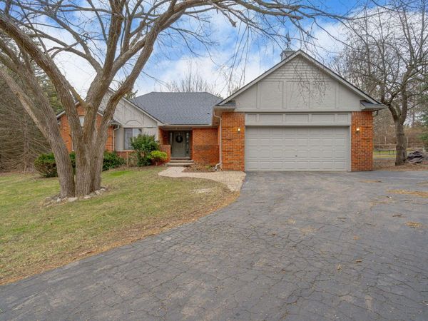 3300 Walton Boulevard, Rochester, MI 48309