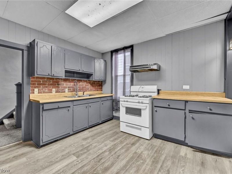 2129 E 30th Street , Lorain, OH 44055 Photo 3