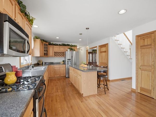 138 Vineland Ave, East Longmeadow, MA 01028