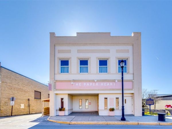 807 Ligonier St, Latrobe, PA 15650