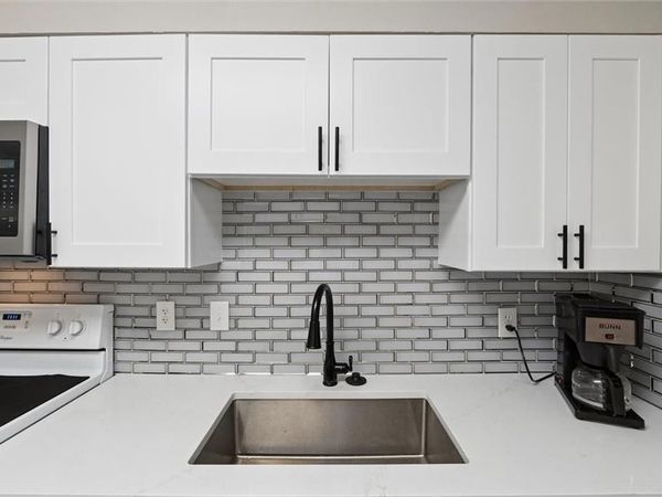 6700 Roswell Road, Unit 31B, Atlanta, GA 30328