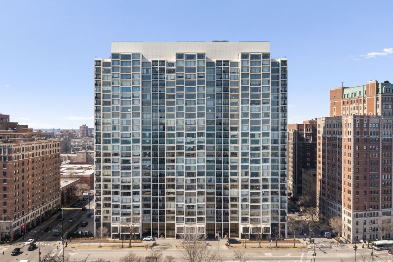 3200 N Lake Shore Drive, Unit 702, Chicago, IL 60657 Main Photo