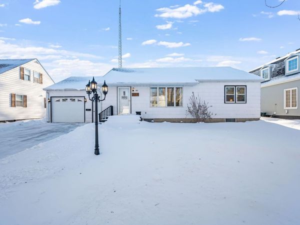 206 N 1st Avenue E, Truman, MN 56088