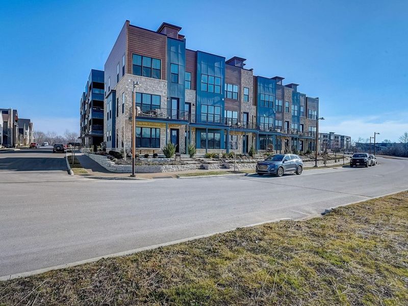 2290 Quarry Trails Drive, Columbus, OH 43228 Photo 4