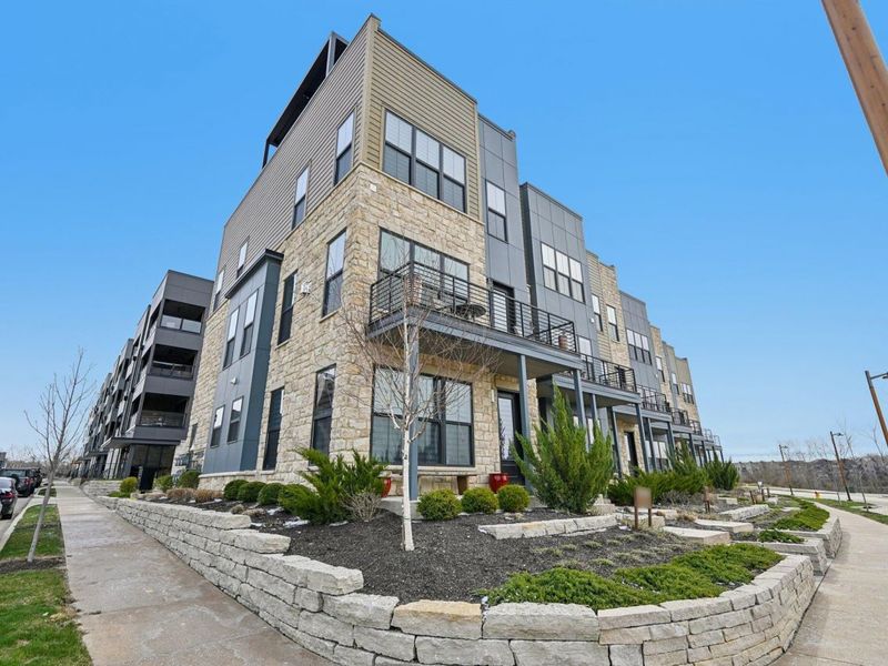 2290 Quarry Trails Drive, Columbus, OH 43228 Photo 5