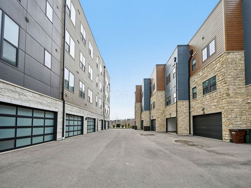 2290 Quarry Trails Drive, Columbus, OH 43228 Photo 7