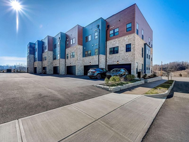 2290 Quarry Trails Drive, Columbus, OH 43228 Photo 8