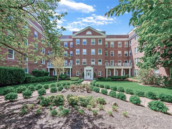 90 Knightsbridge Road , Unit 3N, Great Neck, NY 11021