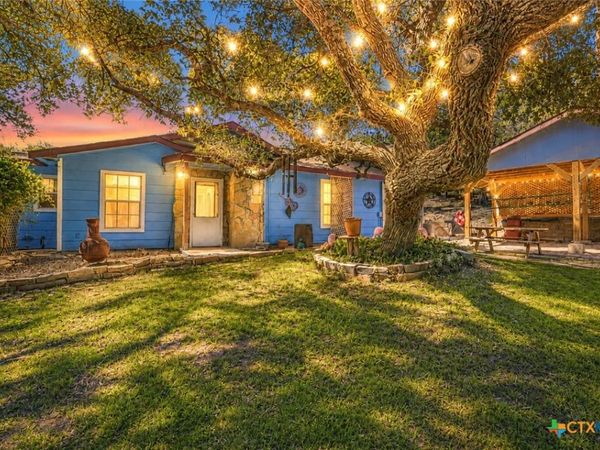 1069 Trail Pass Drive, Canyon Lake, TX 78133