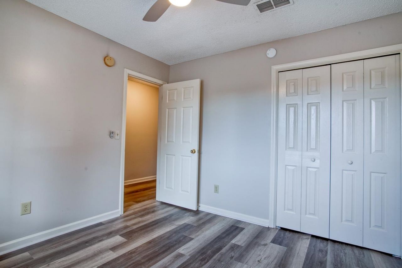 1290 White Tree Ln.  Photo 10