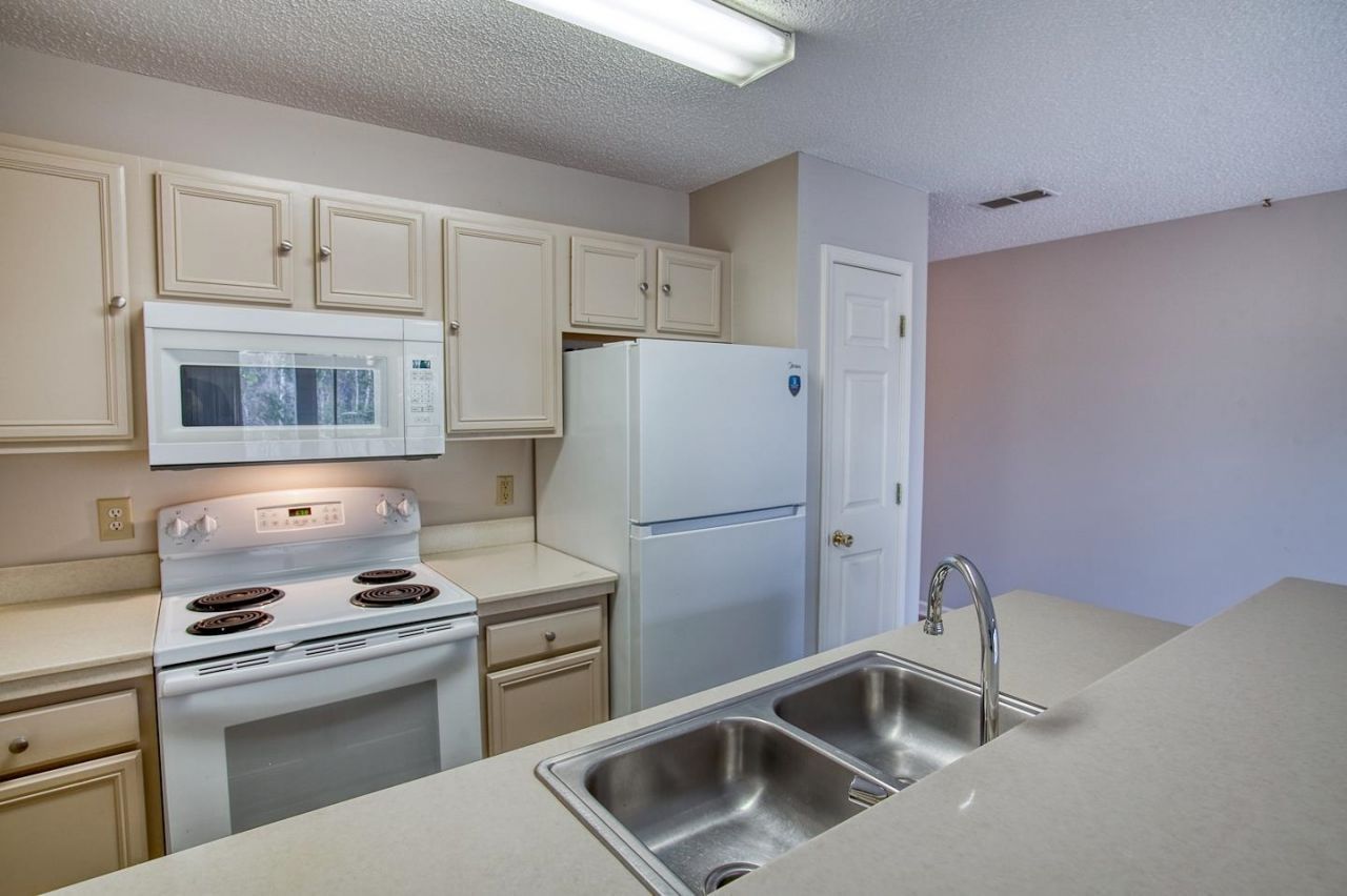 1290 White Tree Ln.  Photo 4