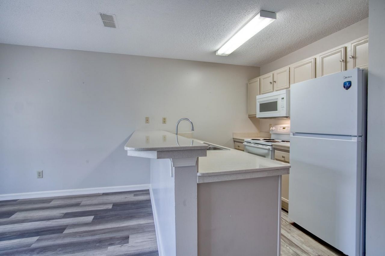 1290 White Tree Ln.  Photo 8