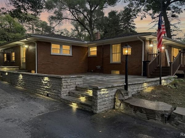 531 Oxbow Lake Road, White Lake Twp, MI 48386