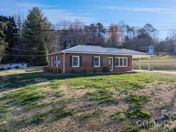 313 Arrowood Street SE, Lenoir, NC 28645