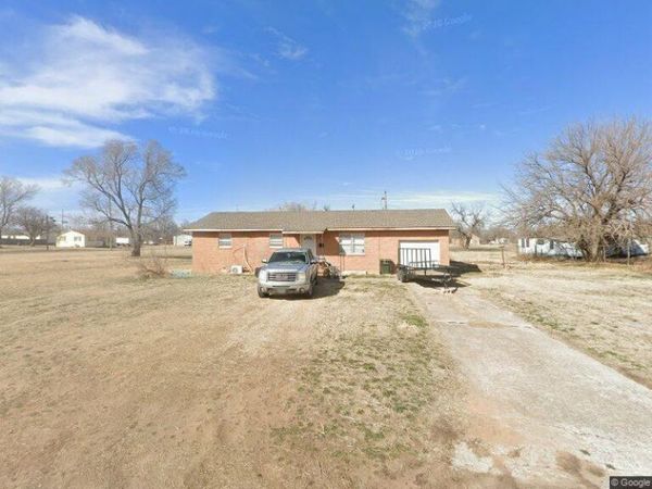 611 E 1st Street, Watonga, OK 73772