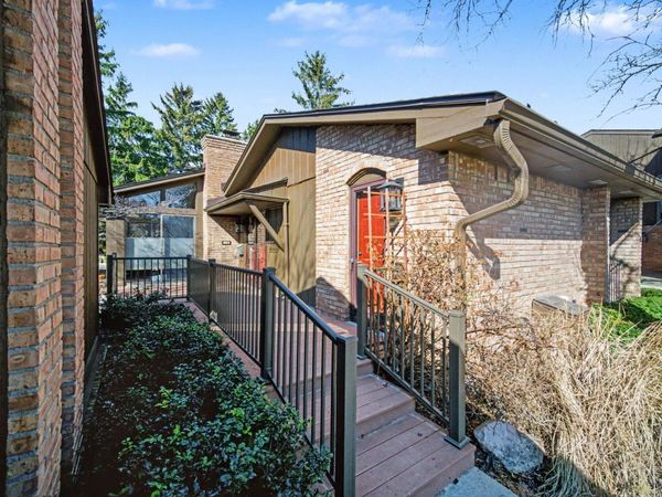 863 Greenhills Drive, Ann Arbor, MI 48105