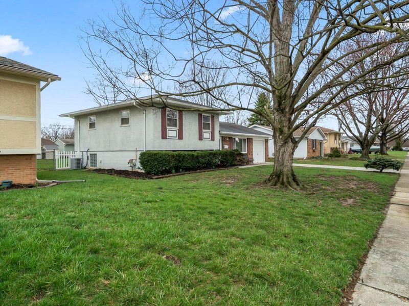 439 Canterwood Court, Columbus, OH 43230 Photo 2