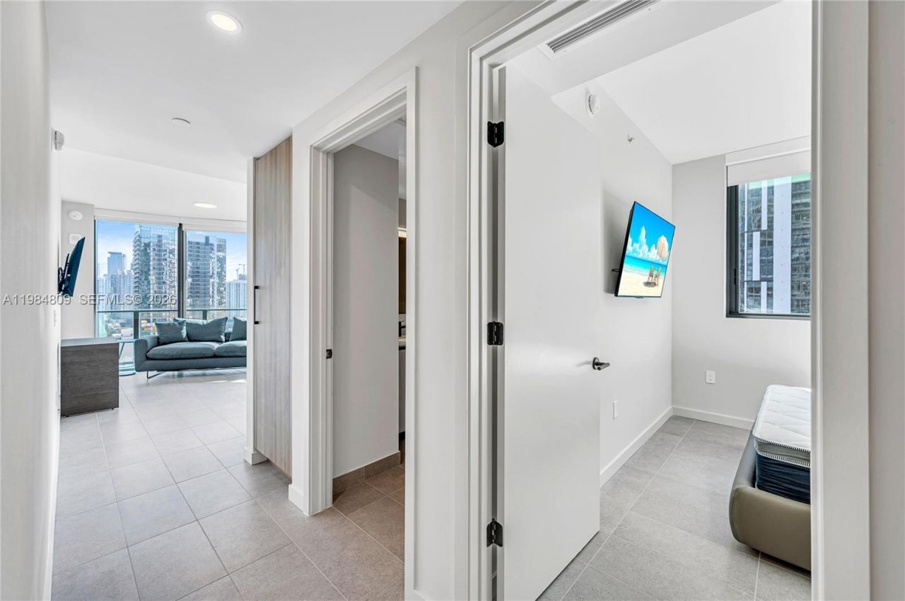 121 NE 5th St, Unit 3005, Miami, FL 33130 Photo