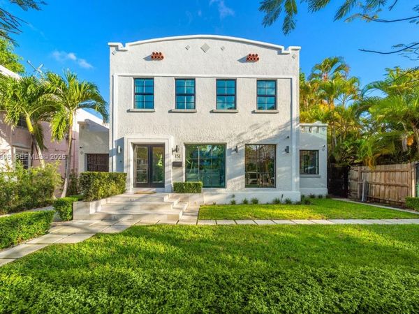 151 NE 43rd St , Miami, FL 33137