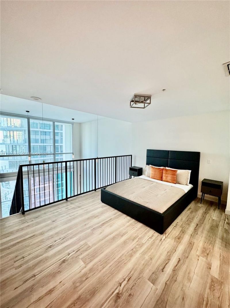 300 S Biscayne Blvd , Unit L-1210, Miami, FL 33131 Photo