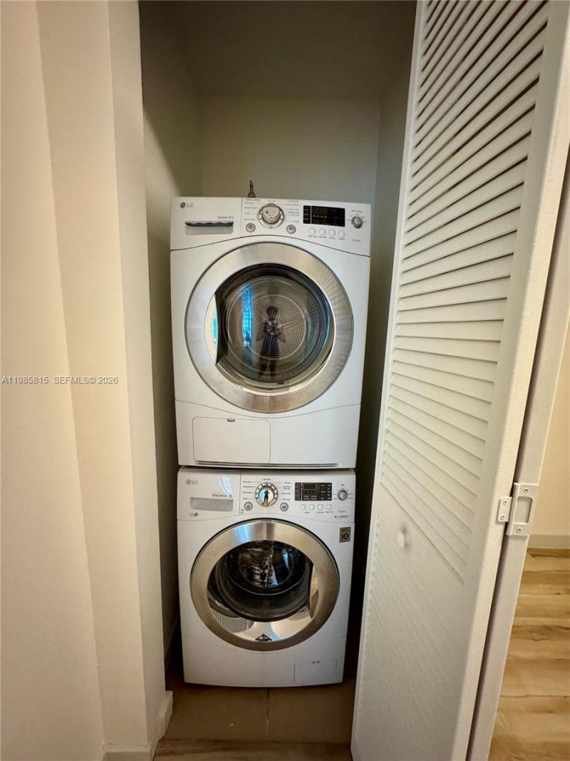 300 S Biscayne Blvd , Unit L-1210, Miami, FL 33131 Photo